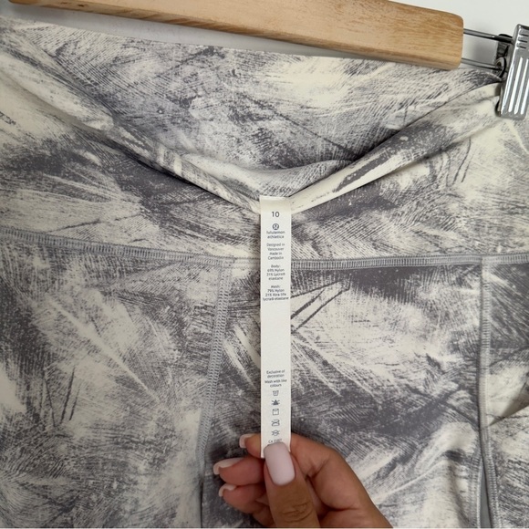 Lululemon Pace Perfect Crop 17” size 10 - Picture 7 of 11